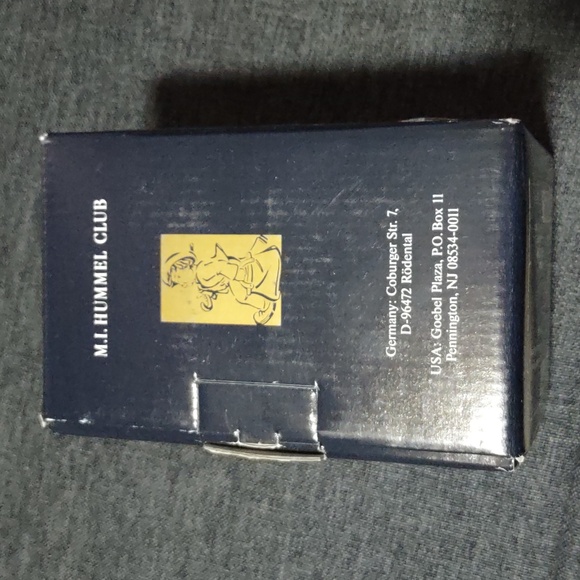 Vintage Hummel Club Membership A Sweet Offering #144 549/3/0 - Picture 3 of 10